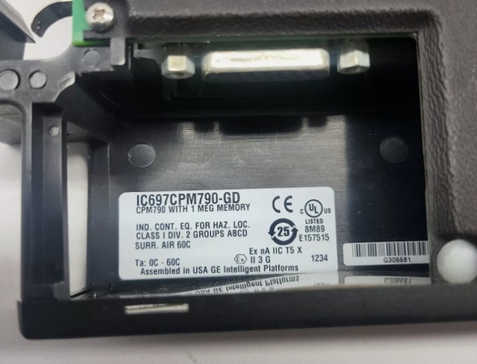 IC697CPM790 واحد پردازش مرکزی GE ماژول کنترل کننده CPU سیستم های افزوده سه ماژول